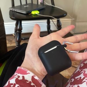 Airpods with airpods case